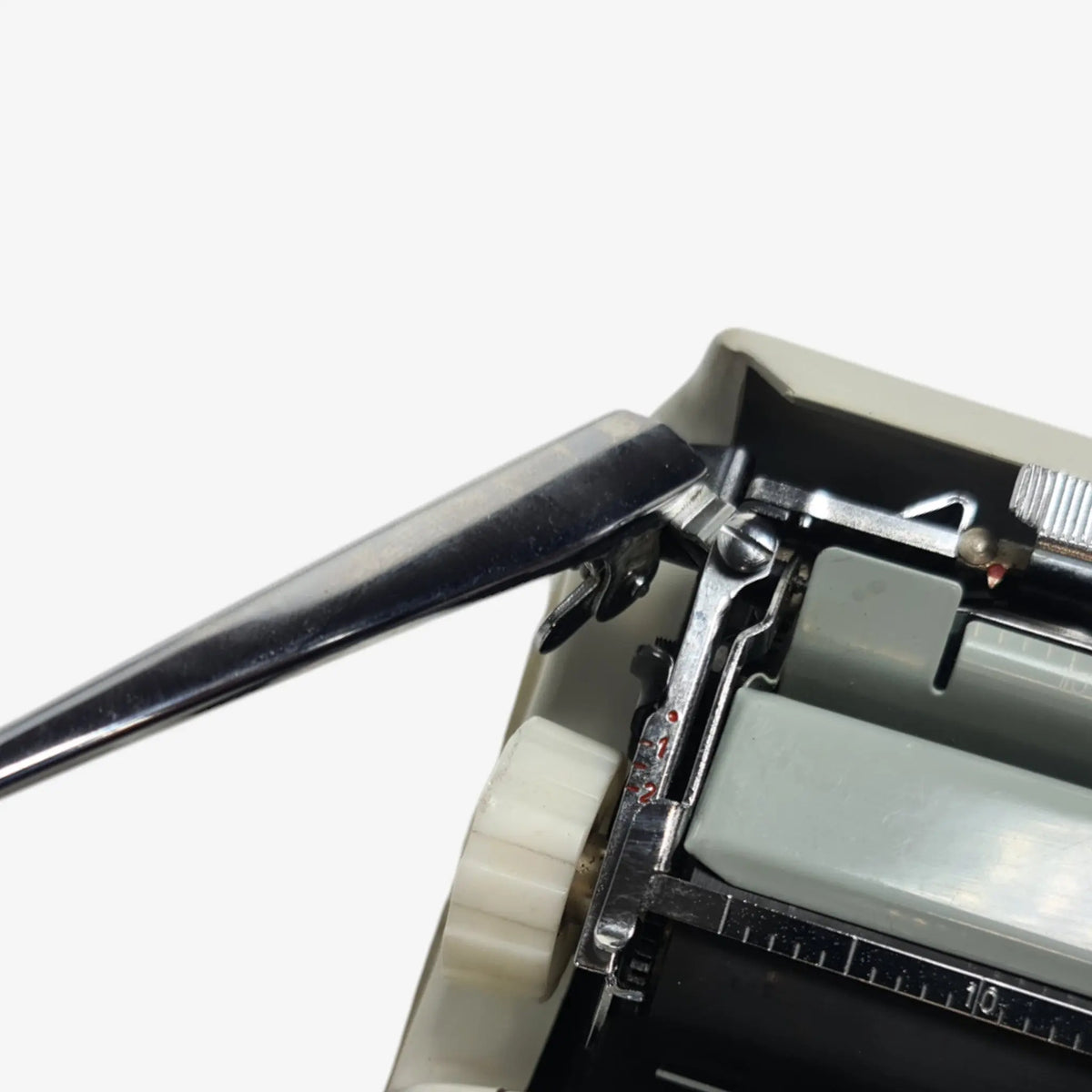 Hermes Baby/ Hermes Rocket Left Platen Knob - ElGranero Typewriter.Company