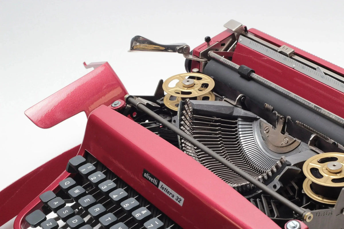 Olivetti Lettera 32 Coral Red Vintage Manual Typewriter, Refurbished - ElGranero Typewriter.Company