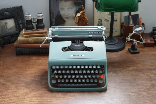 SOLD! Olivetti Lettera 22 Manual Vintage Typewriter, Portable, Serviced - ElGranero Typewriter.Company