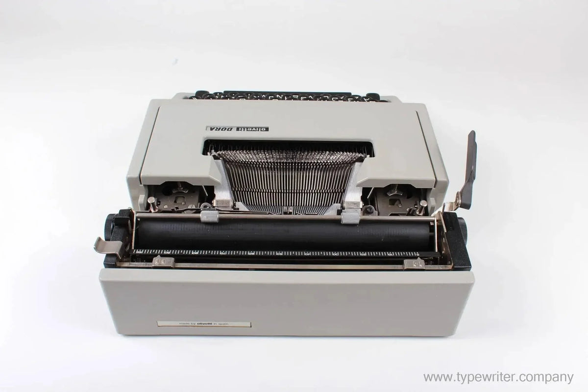 Olivetti Dora Gray, Vintage Manual Typewriter, Refurbished - ElGranero Typewriter.Company