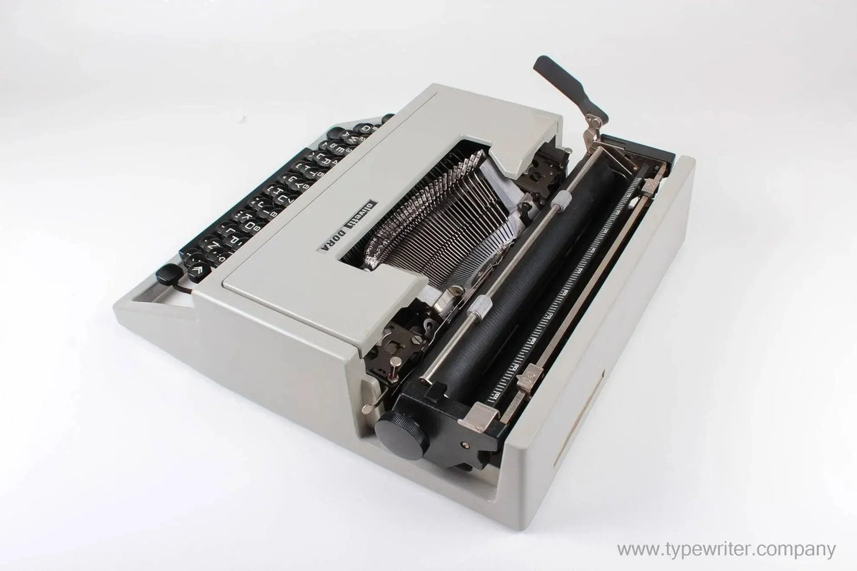 Olivetti Dora Gray, Vintage Manual Typewriter, Refurbished - ElGranero Typewriter.Company