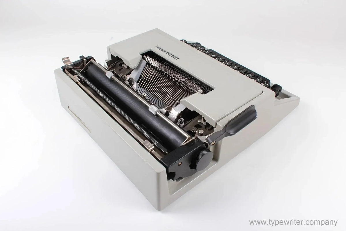 Olivetti Dora Gray, Vintage Manual Typewriter, Refurbished - ElGranero Typewriter.Company