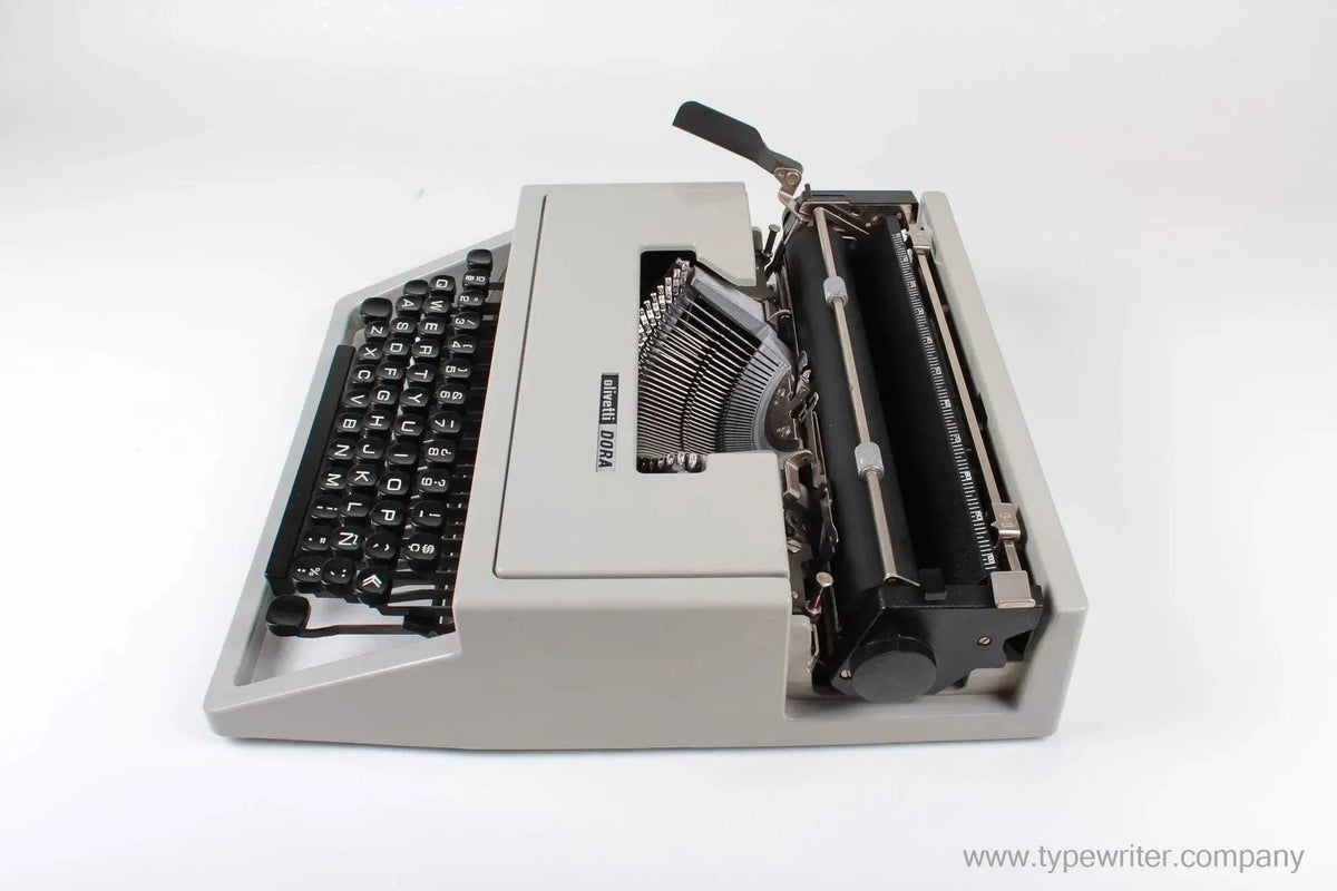 Olivetti Dora Gray, Vintage Manual Typewriter, Refurbished - ElGranero Typewriter.Company