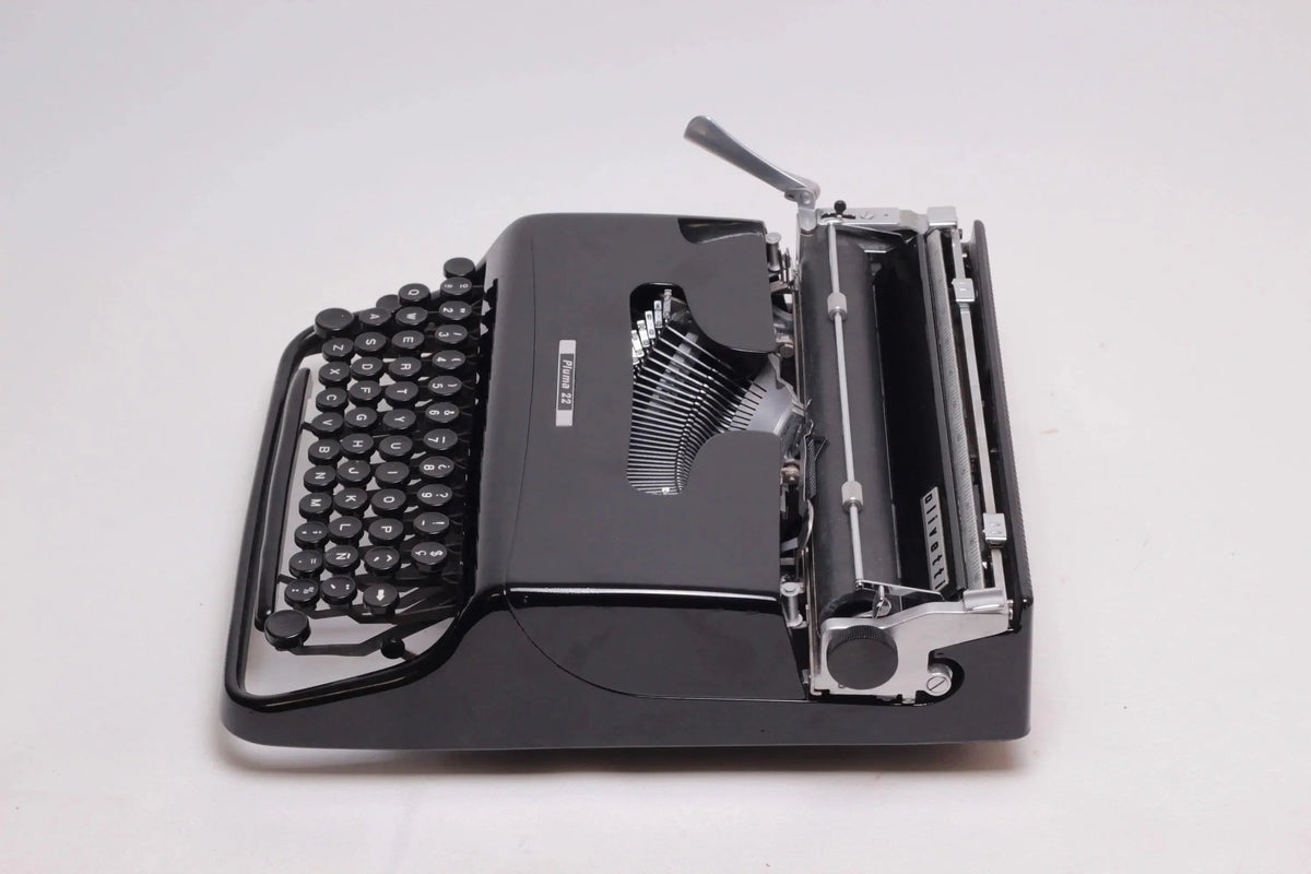 Olivetti Pluma 22 Glossy Black, Vintage Manual Typewriter, Restored - ElGranero Typewriter.Company