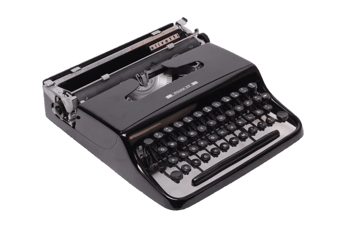 Olivetti Pluma 22 Glossy Black, Vintage Manual Typewriter, Restored - ElGranero Typewriter.Company