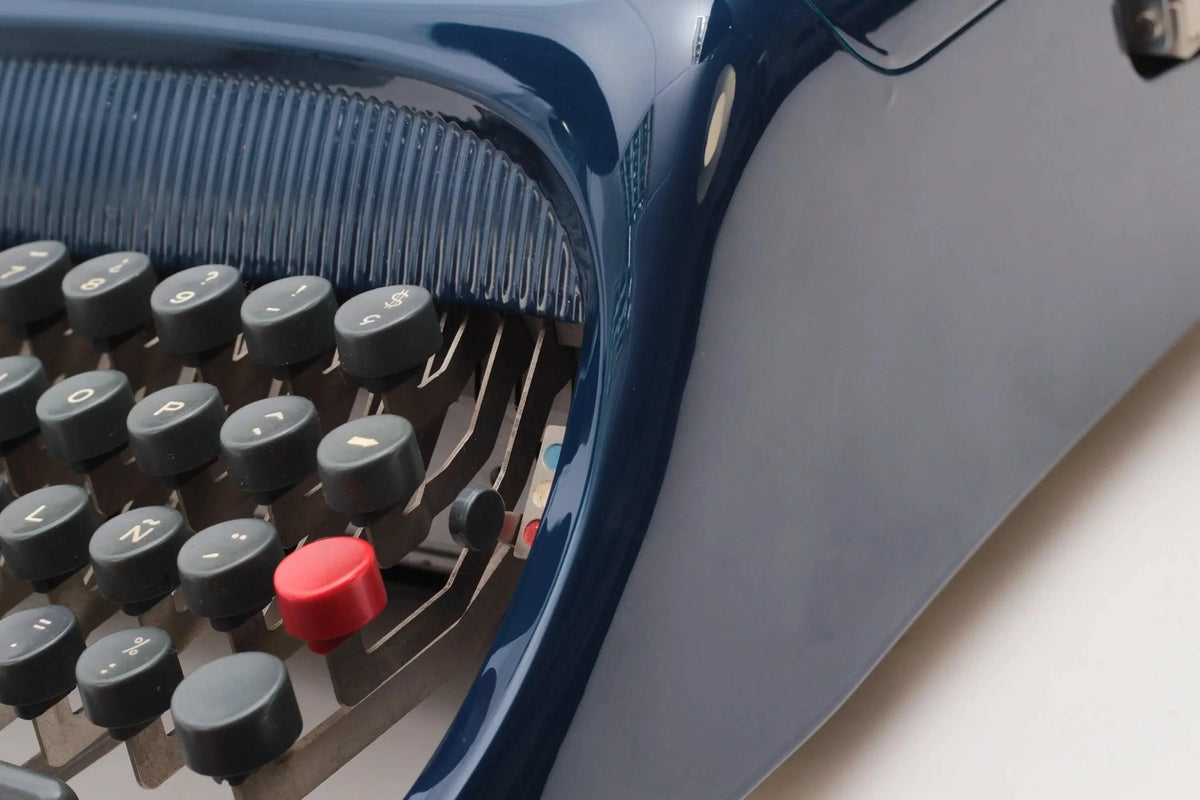 Olivetti Studio 44 Machine à écrire vintage bleu marine, restaurée - ElGranero Typewriter.Company