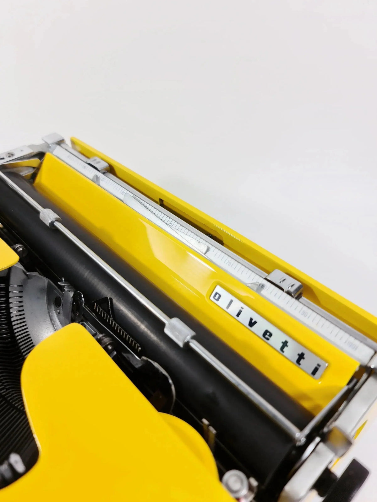 Olivetti Pluma 22, Pro Yellow Manual Vintage Typewriter, Restored - ElGranero Typewriter.Company