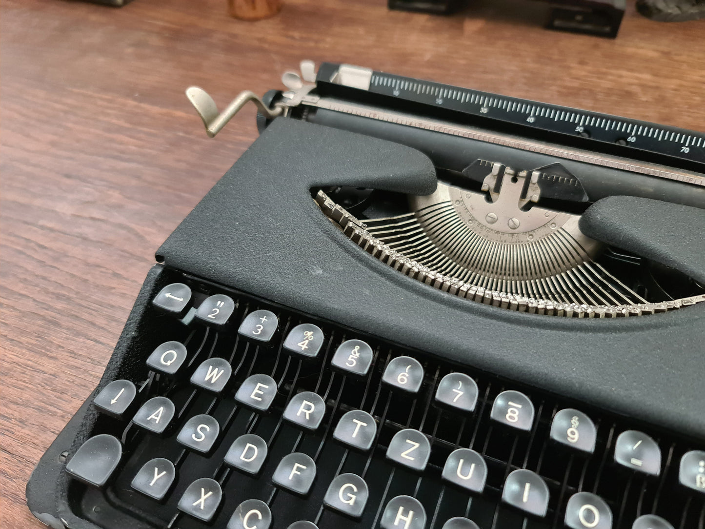 Gossen Tippa Black Vintage Manual Typewriter, Serviced - ElGranero Typewriter.Company