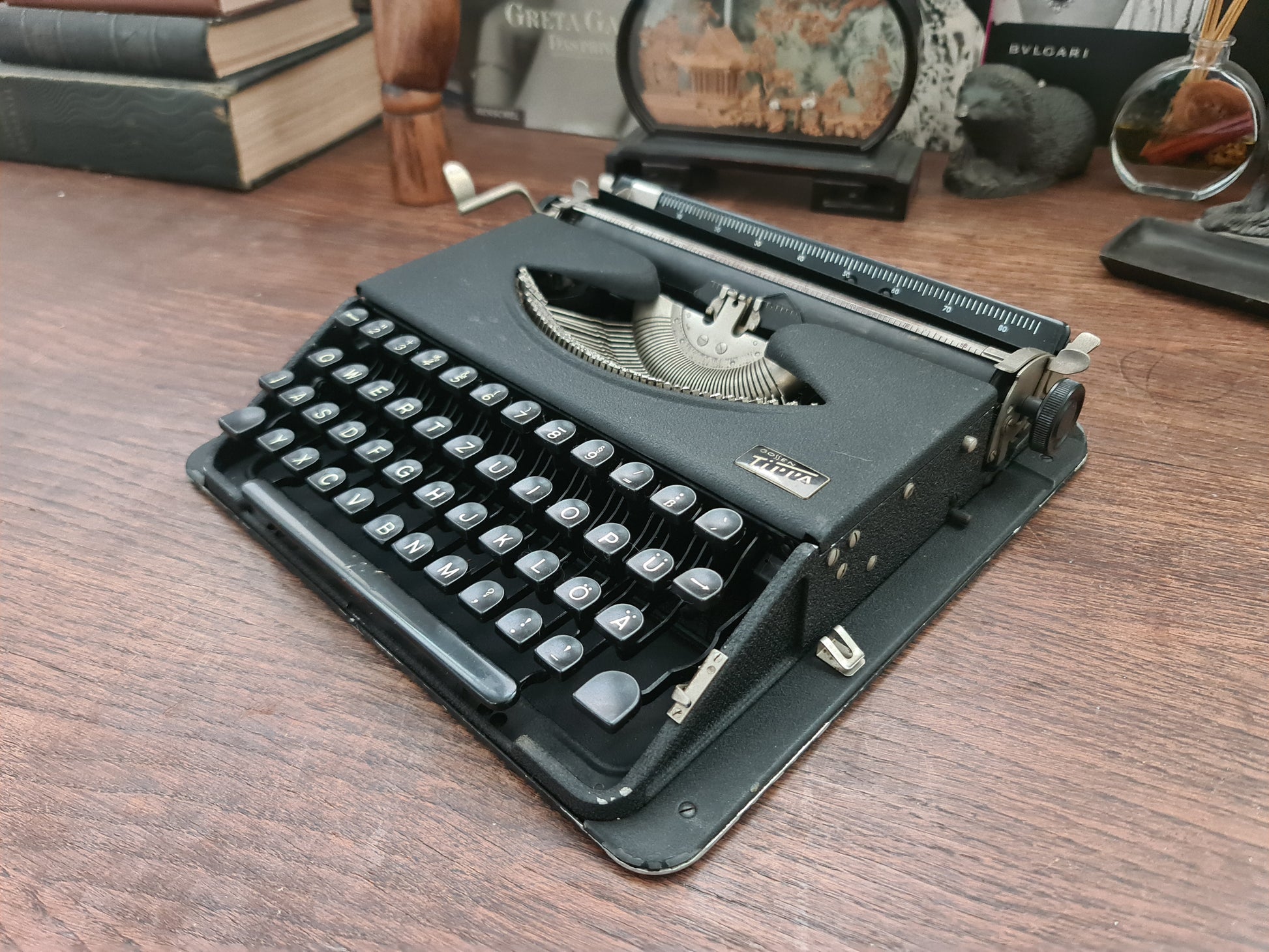 Gossen Tippa Black Vintage Manual Typewriter, Serviced - ElGranero Typewriter.Company