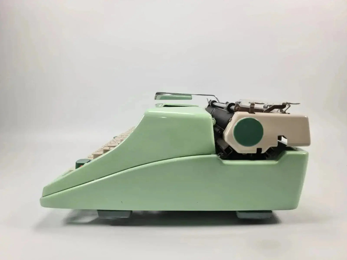 SOLD! Olympia SM8, Vintage Manual Typewriter, Refurbished - ElGranero Typewriter.Company
