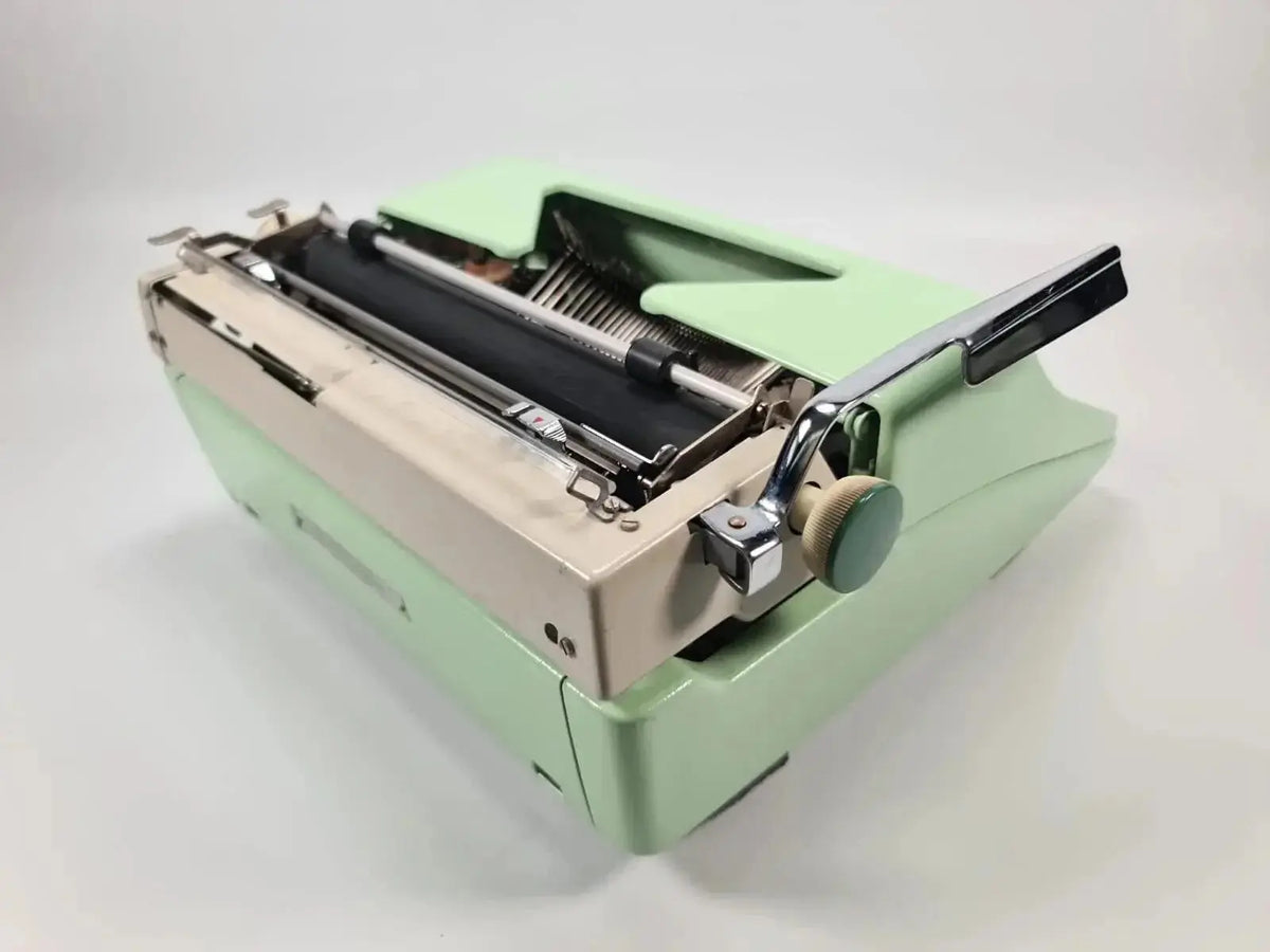 SOLD! Olympia SM8, Vintage Manual Typewriter, Refurbished - ElGranero Typewriter.Company