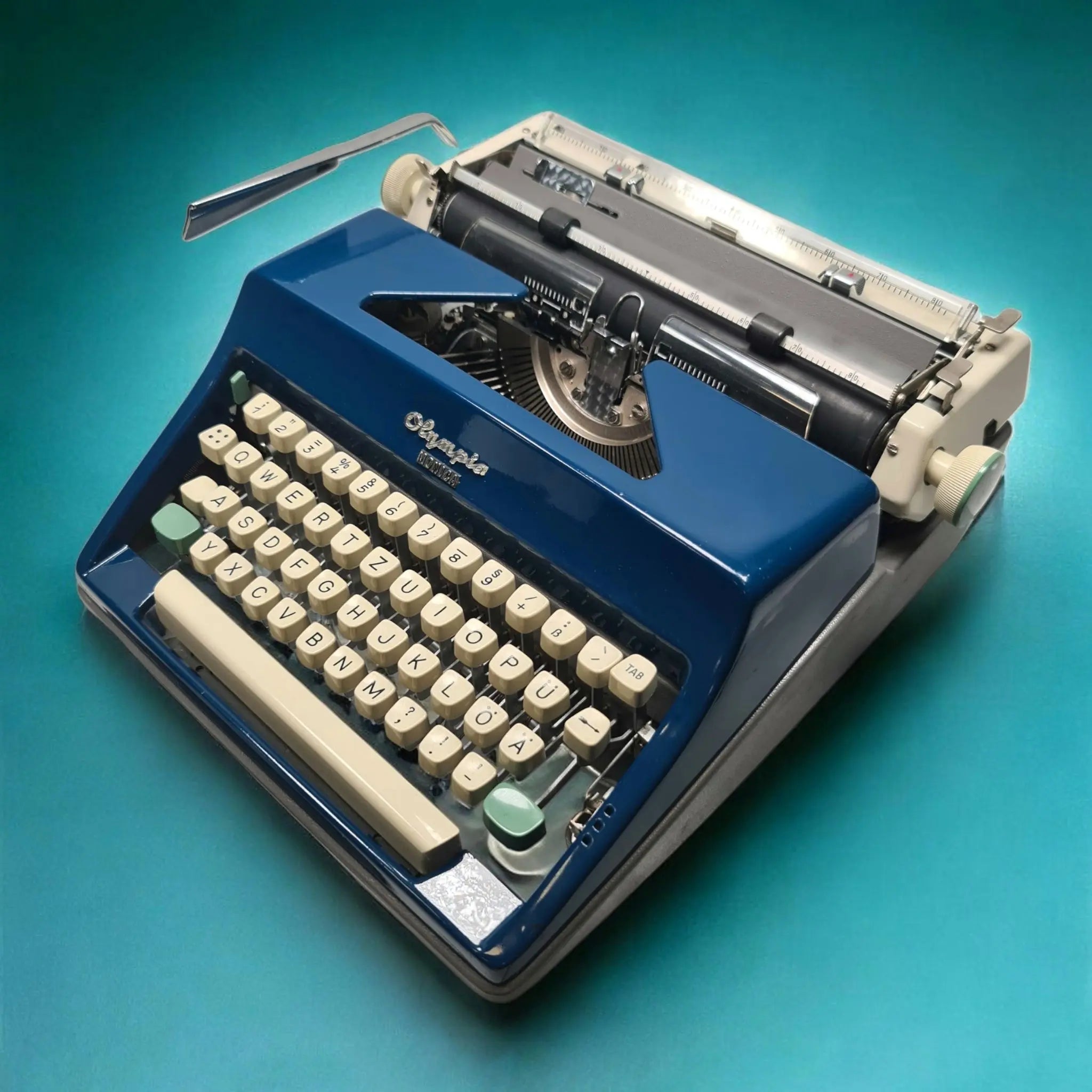 Olympia Monica (SM8) Restored 1960s Portable Typewriter (QWERTZ
