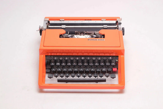 SOLD! Olivetti Dora / Lettera 31 Manual Vintage Typewriter, Refurbished - ElGranero Typewriter.Company