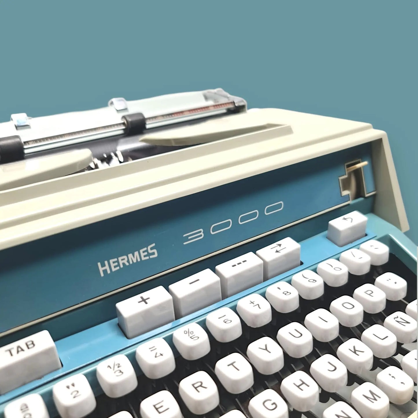 Hermes 3000 Typewriter, Rare Epoca Font, QWERTY, Serviced - ElGranero Typewriter.Company