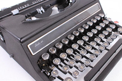 Hispano Olivetti Studio 46/ 42 Máquina de escribir manual portátil vintage - ElGranero Typewriter.Company