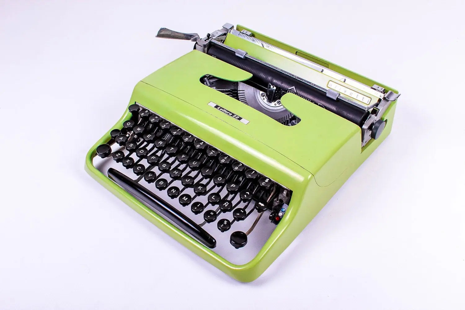Olivetti Pluma/Lettera 22 Pistachio Green, Leonard Cohen's favorite, Vintage, Manual Portable, Professionally Serviced by Typewriter.Company - ElGranero Typewriter.Company