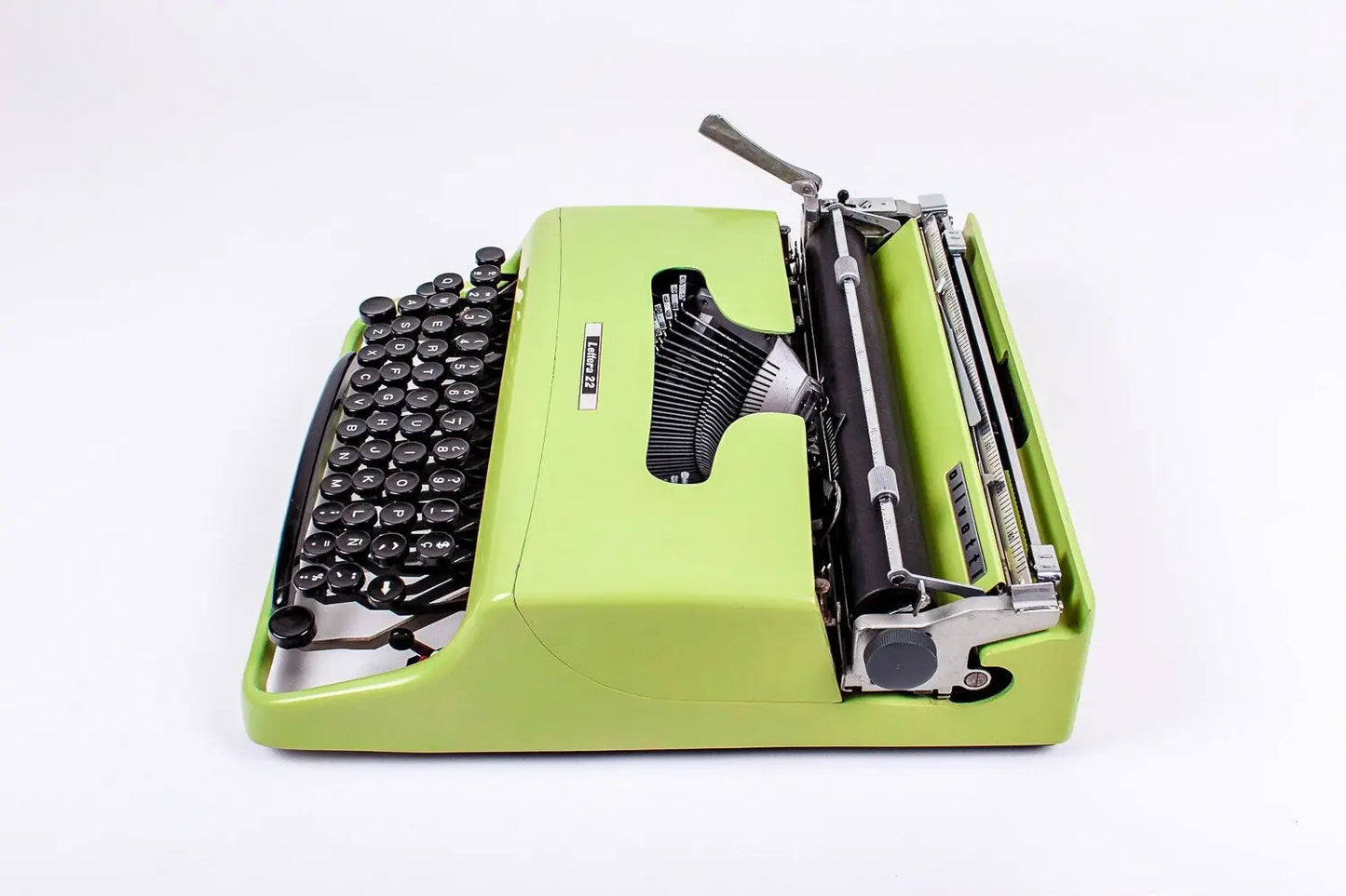 Olivetti Pluma/Lettera 22 Pistachio Green, Leonard Cohen's favorite, Vintage, Manual Portable, Professionally Serviced by Typewriter.Company - ElGranero Typewriter.Company