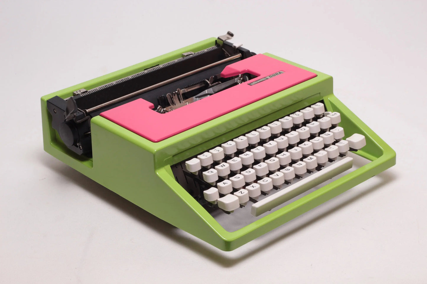 SALE! - Olivetti Dora/Lettera 31 Green & Pink Typewriter, Vintage, Mint Condition, Professionally Serviced - ElGranero Typewriter.Company