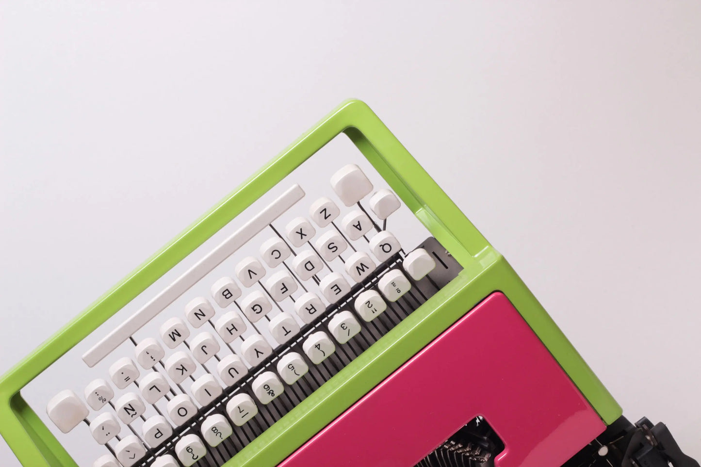 SALE! - Olivetti Dora/Lettera 31 Green & Pink Typewriter, Vintage, Mint Condition, Professionally Serviced - ElGranero Typewriter.Company