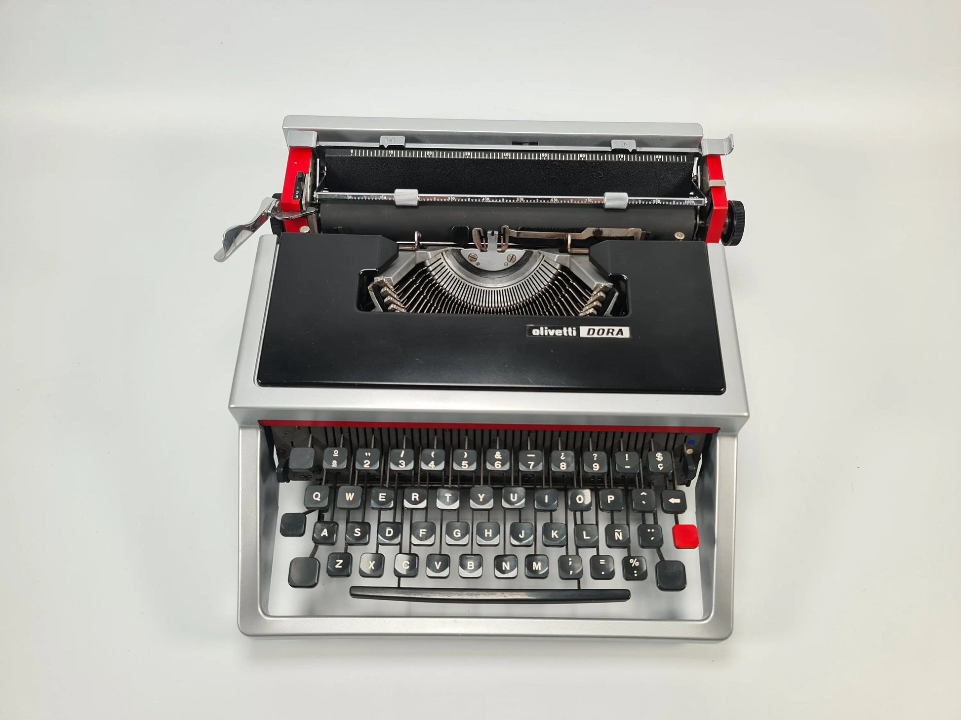 SALE! - Olivetti Dora/Lettera 31 Silver & Black Typewriter, Vintage, Mint Condition, Professionally Serviced - ElGranero Typewriter.Company