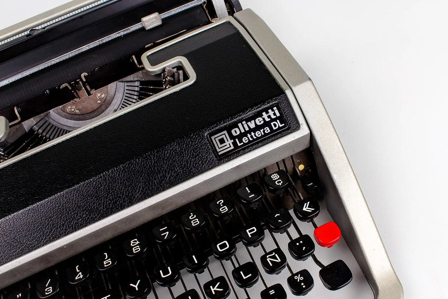 SALE! - Olivetti Lettera DL/Lettera 33 Black Typewriter, Vintage, Professionally Serviced - ElGranero Typewriter.Company