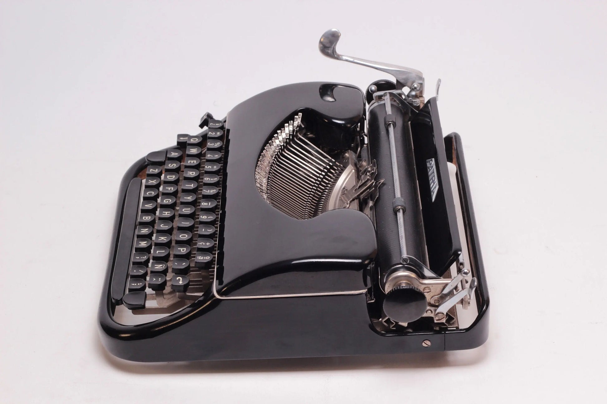 Limited Edition Patria Black Typewriter, Vintage, Mint Condition, Manual Portable, Professionally Serviced by Typewriter.Company - ElGranero Typewriter.Company