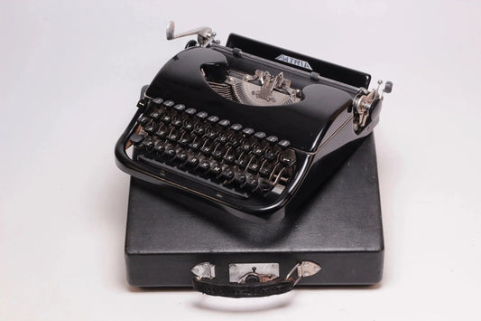 Patria Black, Vintage Manual Typewriter, Restored - ElGranero Typewriter.Company
