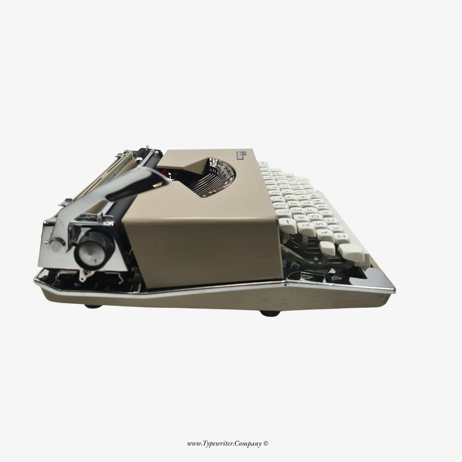 Nippo P-200 Manual Vintage Typewriter, Serviced, Qwerty Keyboard ElGranero Typewriter.Company