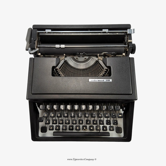 Olivetti Dora Black Typewriter, Vintage Manual, Refurbished, Swedish keyboard ElGranero Typewriter.Company