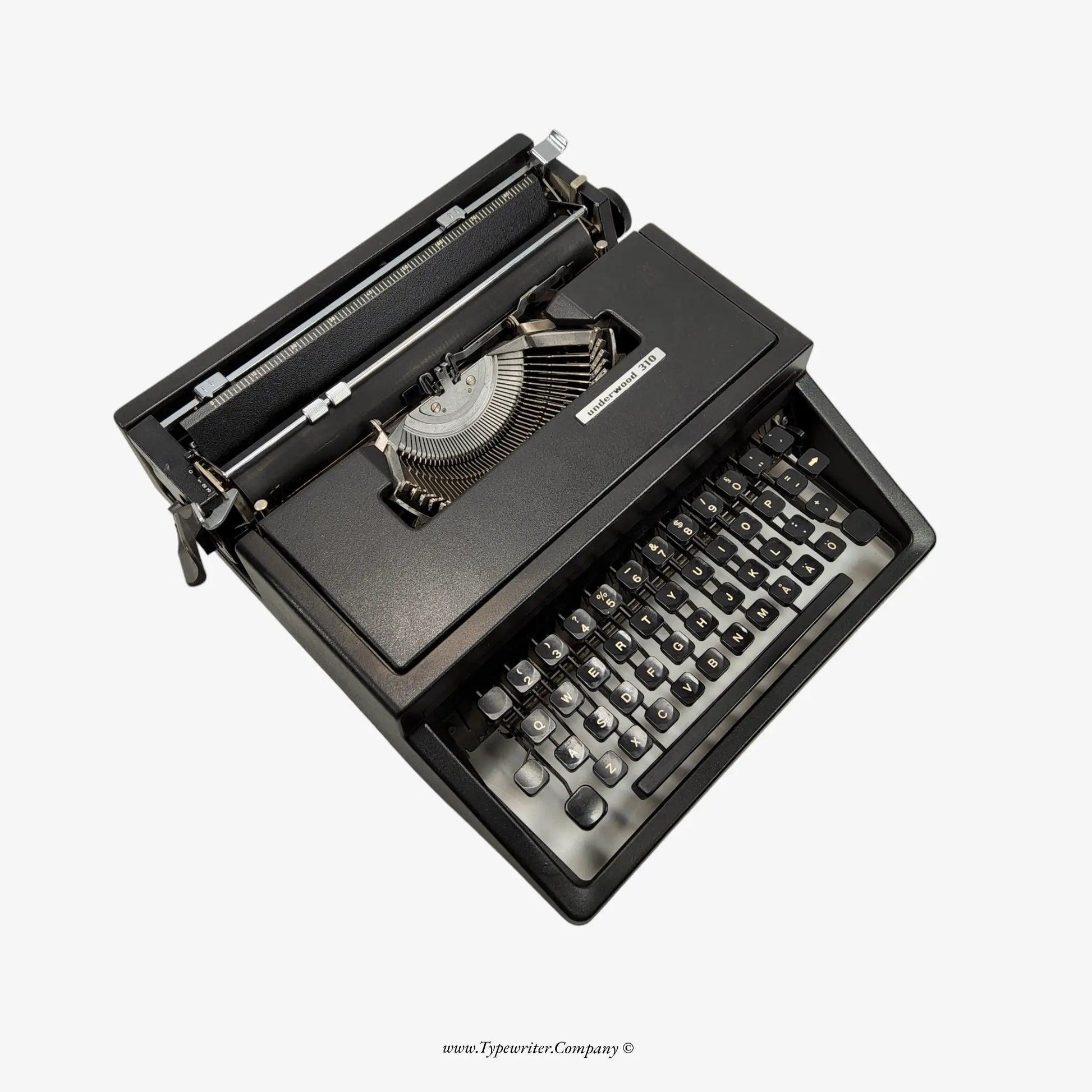 Olivetti Dora Black Typewriter, Vintage Manual, Refurbished, Swedish keyboard ElGranero Typewriter.Company