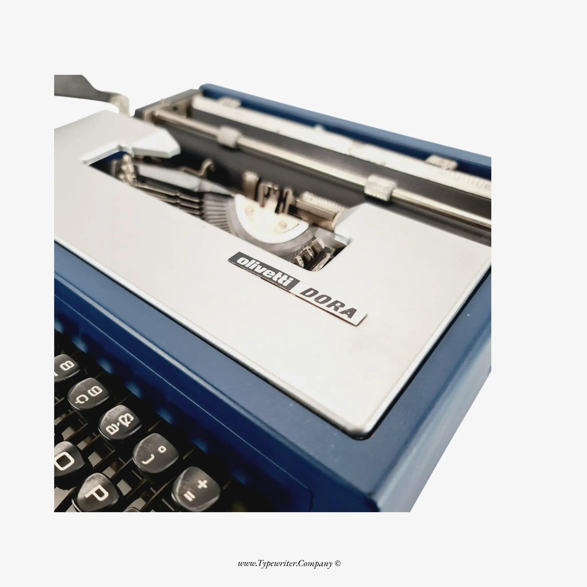 Olivetti Dora Typewriter, Vintage Manual, Refurbished, AZERTY Keyboard - ElGranero Typewriter.Company