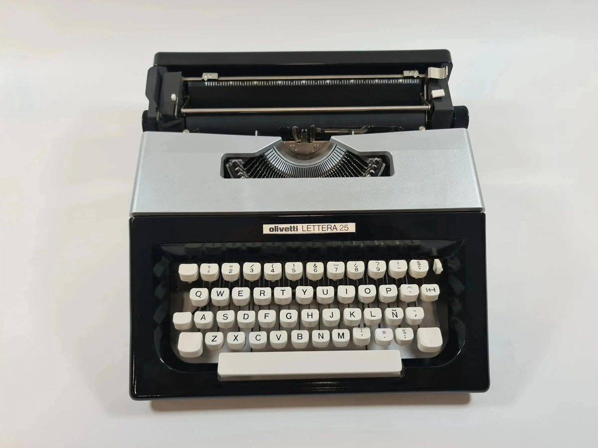 Olivetti Lettera 25 Custom Color, Vintage Manual Typewriter, Restored - ElGranero Typewriter.Company