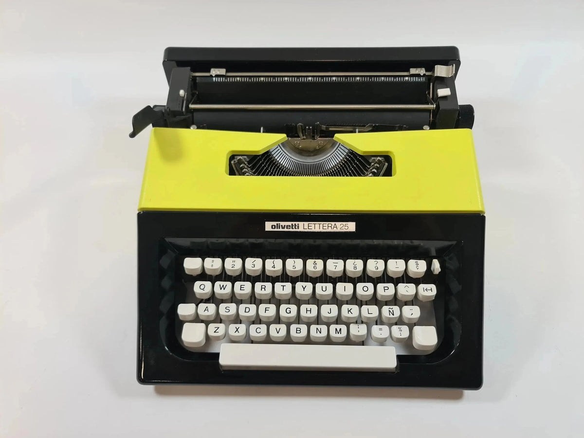 Olivetti Lettera 25 Custom Color, Vintage Manual Typewriter, Restored - ElGranero Typewriter.Company