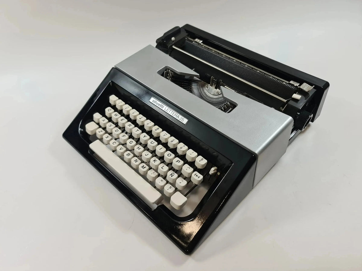 Olivetti Lettera 25 Custom Color, Vintage Manual Typewriter, Restored - ElGranero Typewriter.Company