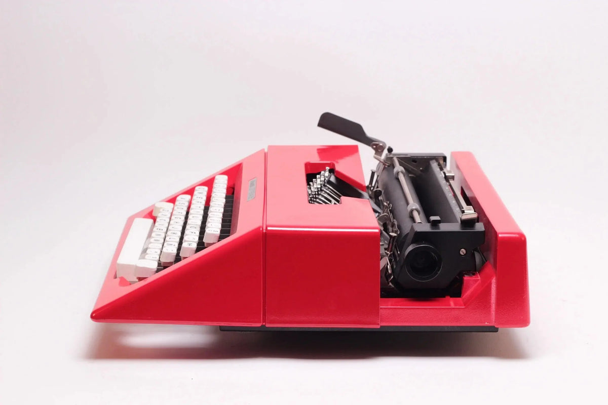 Olivetti Lettera 25 Red, Vintage Manual Typewriter, Refurbished - ElGranero Typewriter.Company