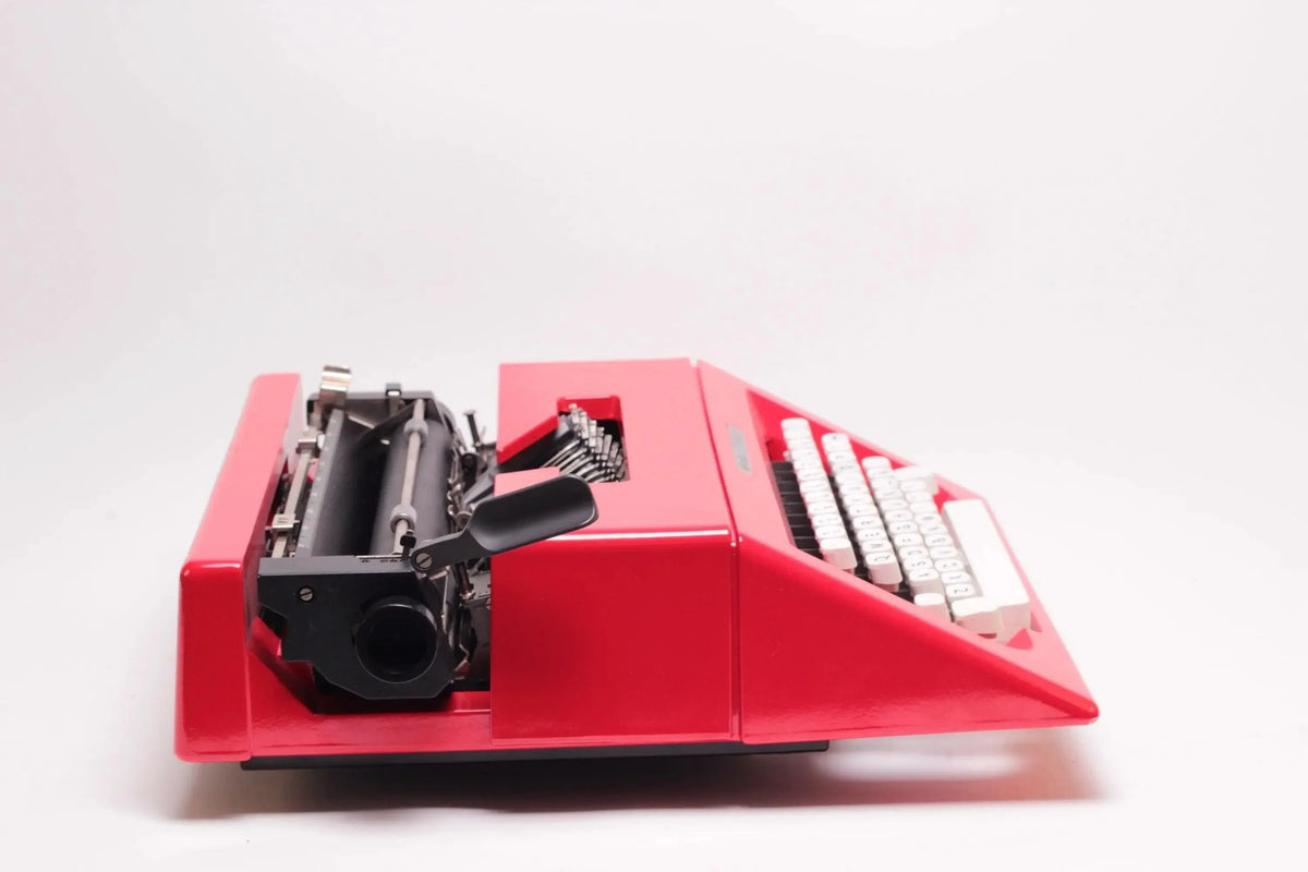 Olivetti Lettera 25 Red, Vintage Manual Typewriter, Refurbished - ElGranero Typewriter.Company