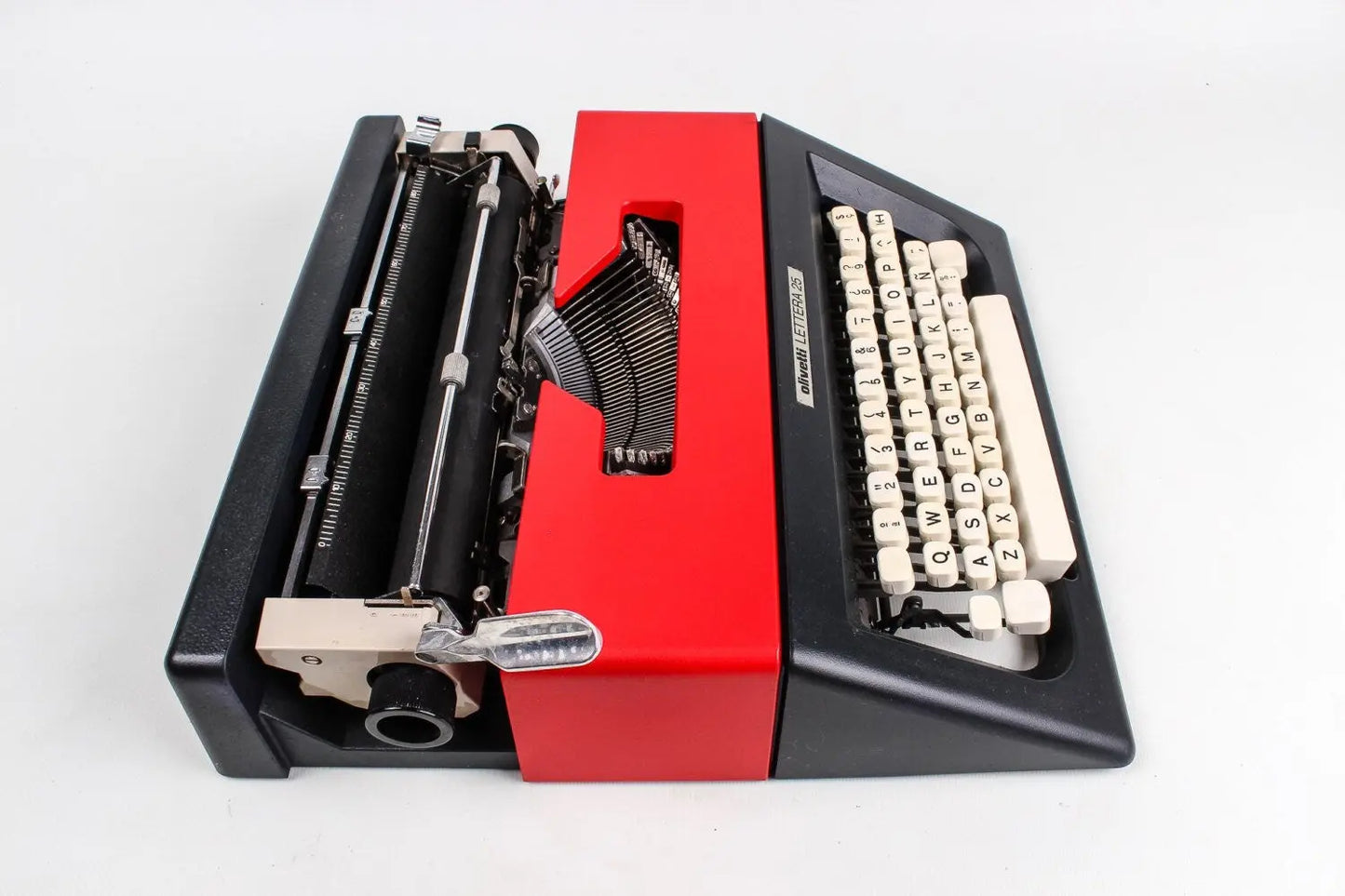 Olivetti Lettera 25 Red & Black Typewriter, Vintage, Mint Condition, Manual Portable, Professionally Serviced by Typewriter.Company - ElGranero Typewriter.Company