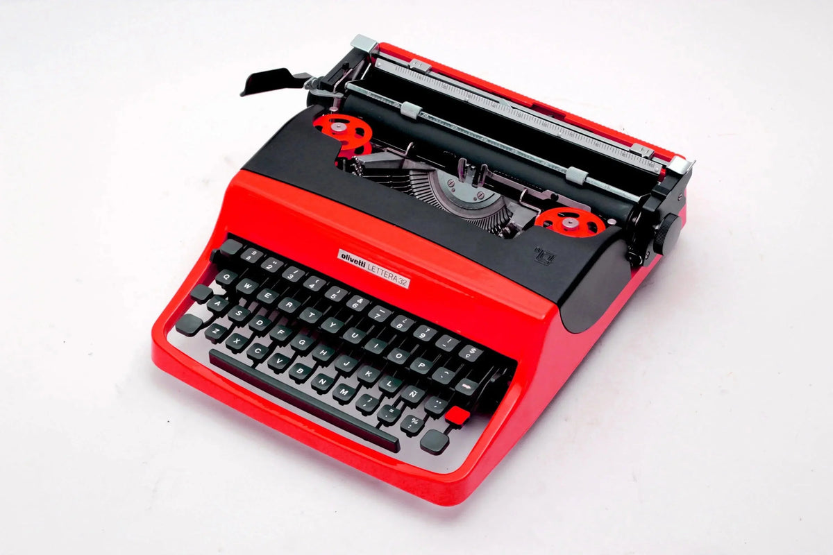 Olivetti Lettera 32 Custom Color, Vintage Manual Typewriter, Refurbished - ElGranero Typewriter.Company