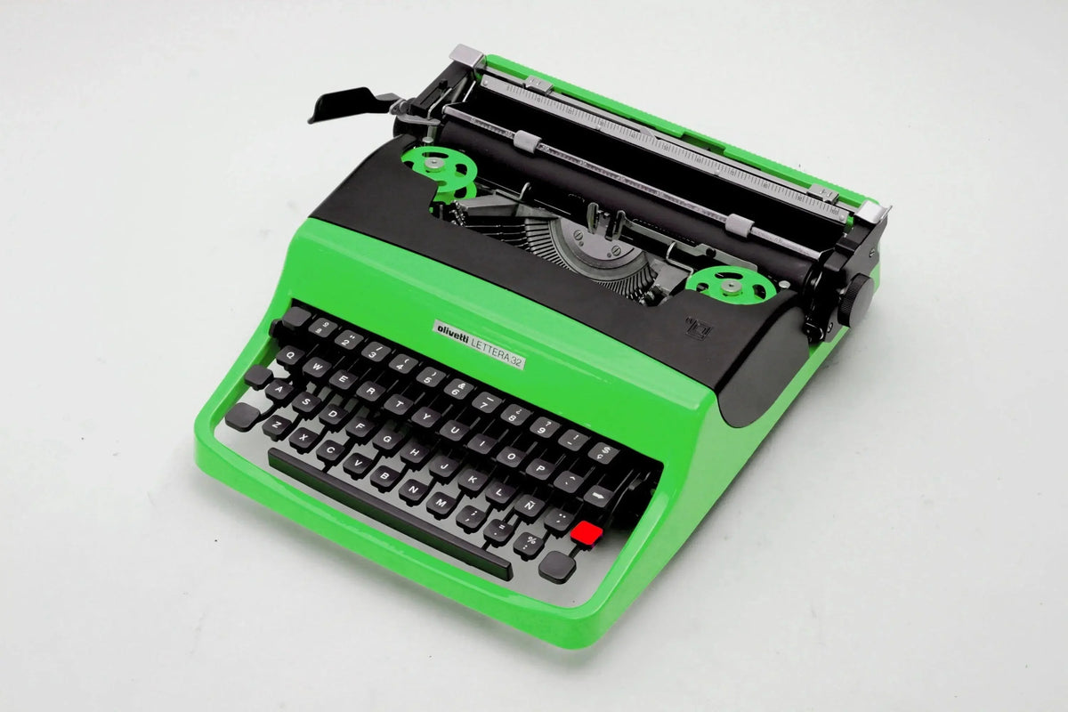 Olivetti Lettera 32 Custom Color, Vintage Manual Typewriter, Refurbished - ElGranero Typewriter.Company