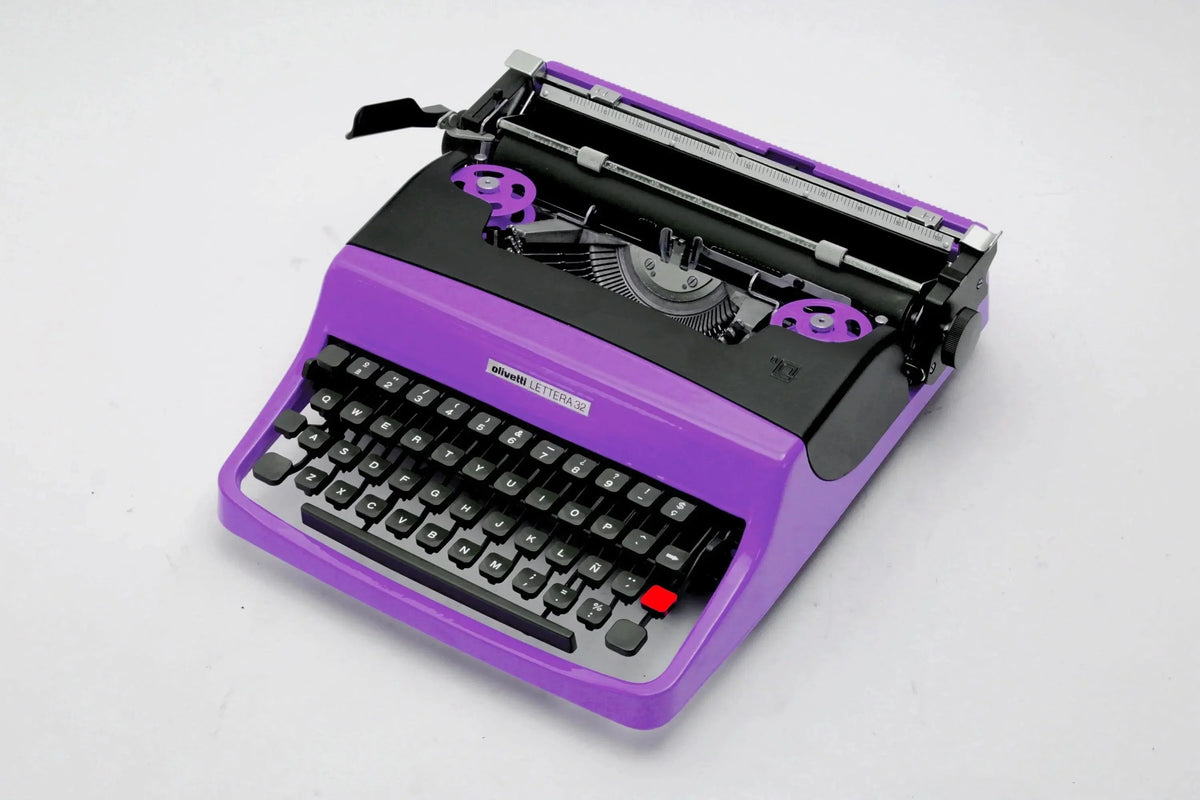 Olivetti Lettera 32 Custom Color, Vintage Manual Typewriter, Refurbished - ElGranero Typewriter.Company