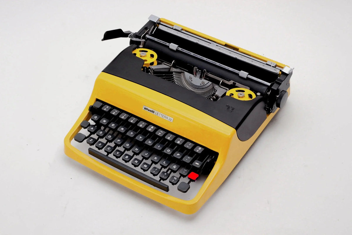 Olivetti Lettera 32 Custom Color, Vintage Manual Typewriter, Refurbished - ElGranero Typewriter.Company