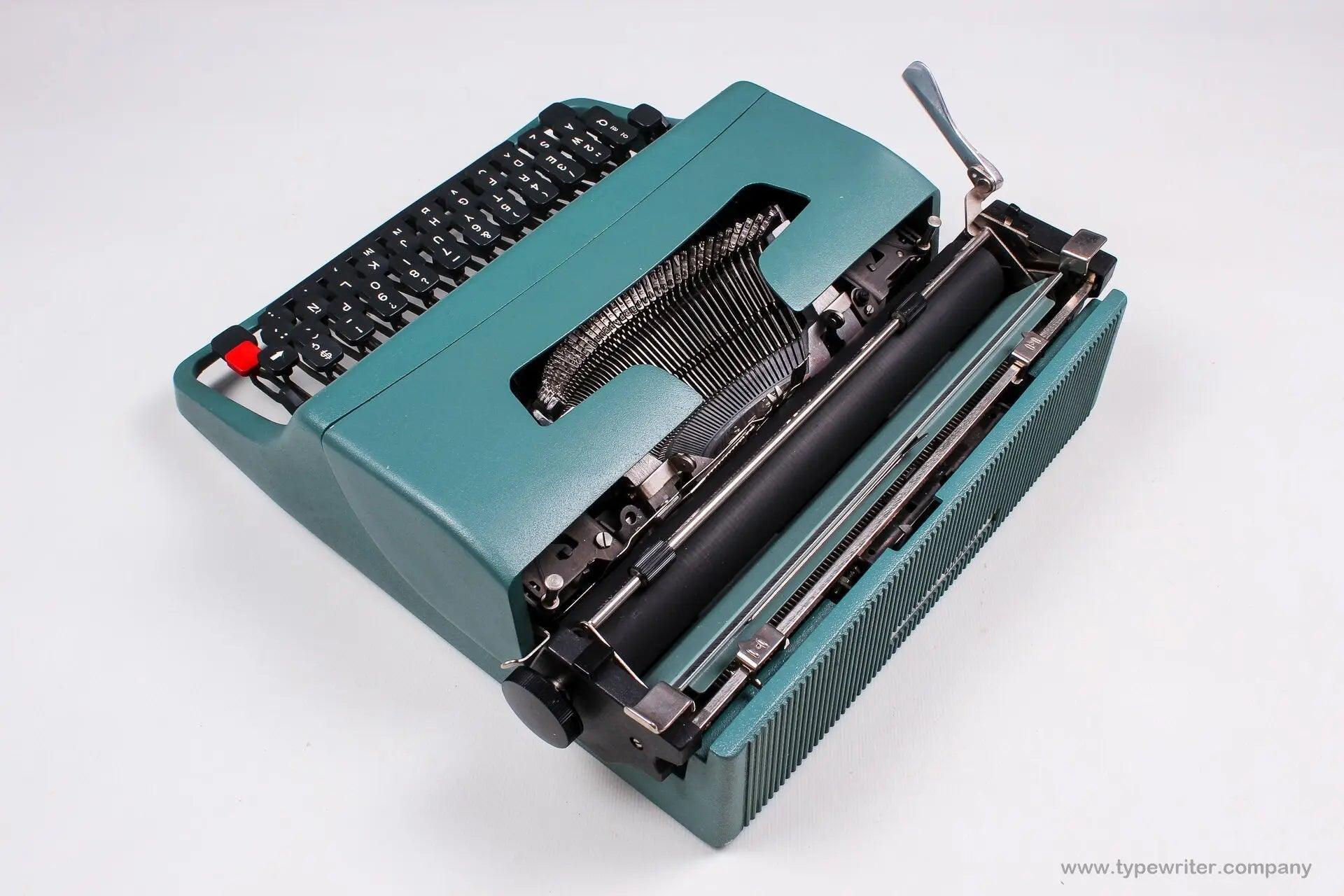 Olivetti Lettera 32 Original Green, Vintage Manual Typewriter