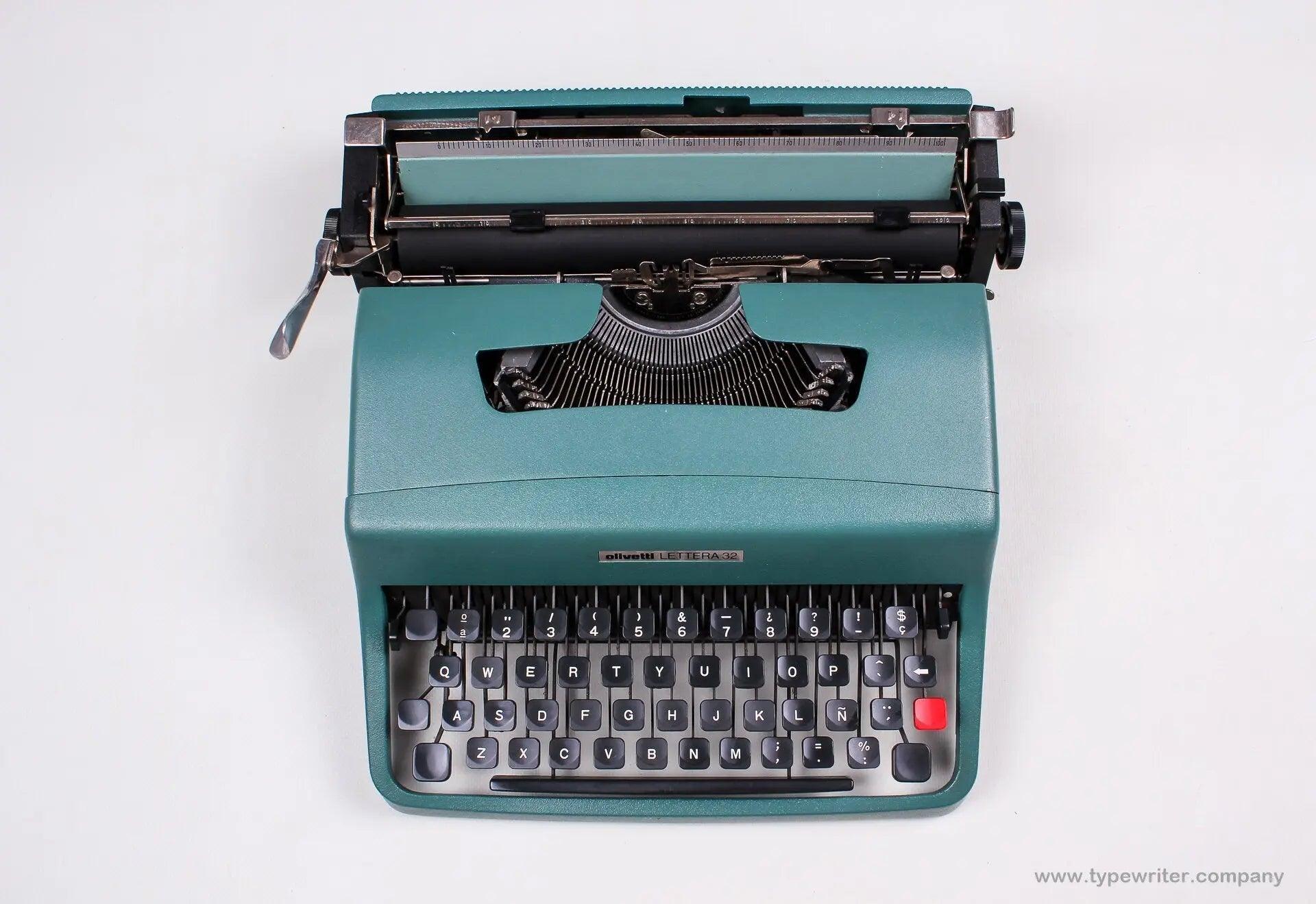 Olivetti Lettera 32 Original Green, Vintage Manual Typewriter