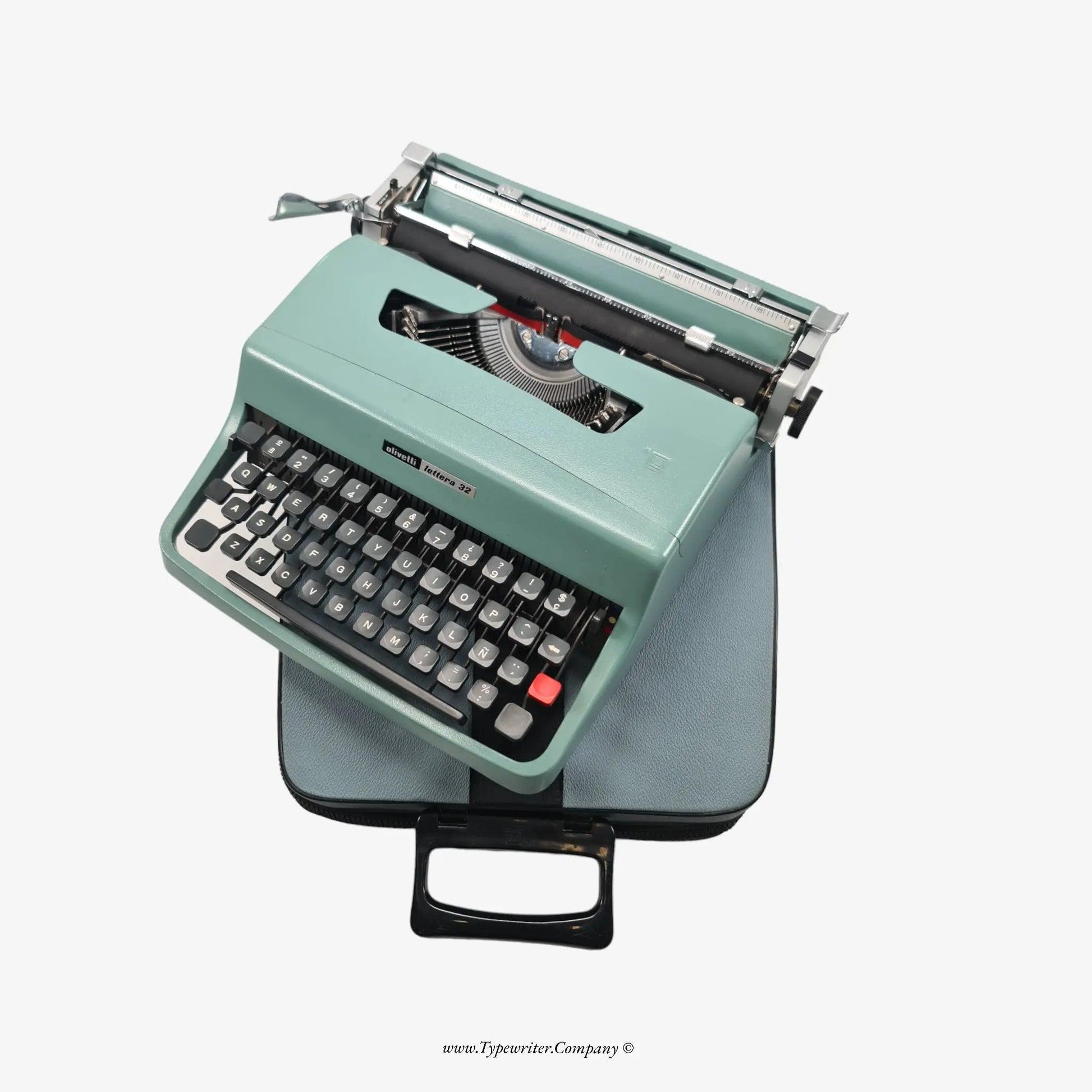 Olivetti Lettera 32 Typewriter, Vintage Manual, with Accessories, QWERTY Keyboard ElGranero Typewriter.Company