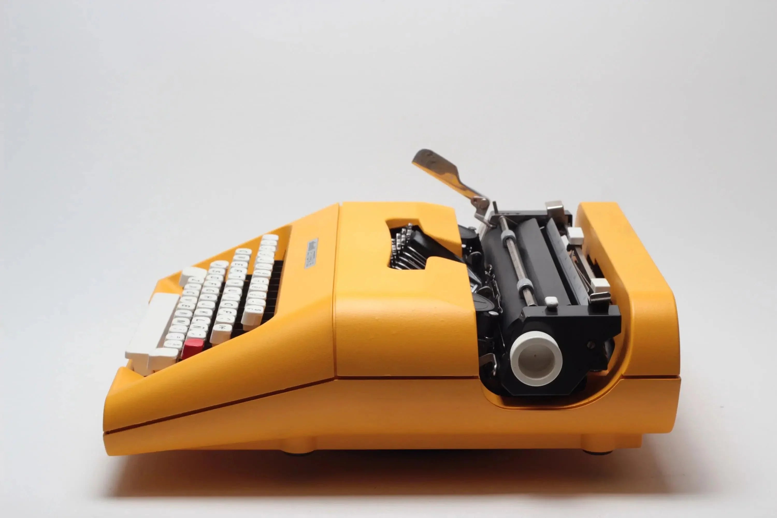 Iconic Olivetti Lettera 35 Yellow Vintage, Manual Typewriter Iconic Olivetti Lettera 35 Yellow Vintage, Manual Typewriter