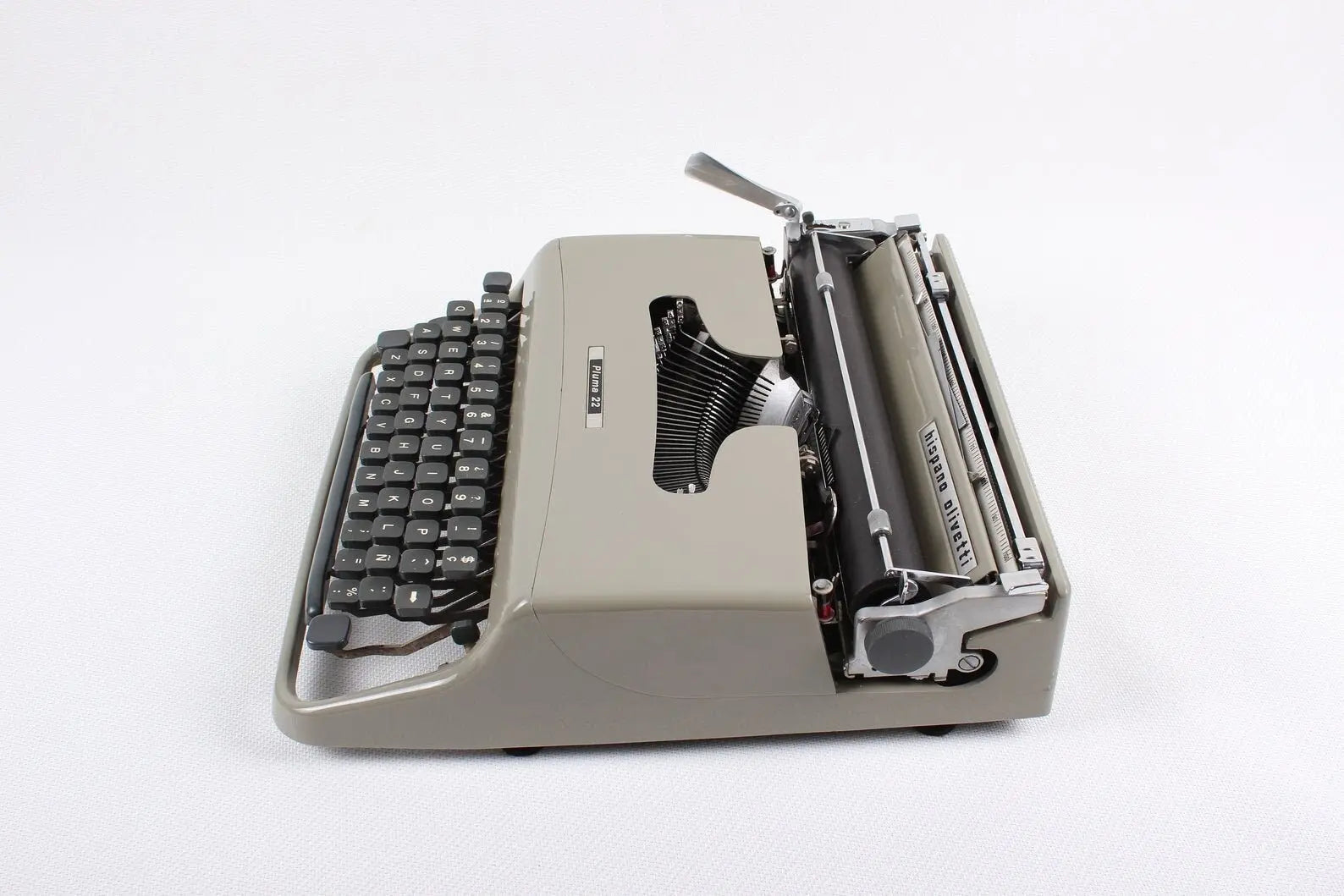 Olivetti Lettera Pluma 22 Light Gray Original Typewriter, Vintage, Manual Portable, Professionally Serviced by Typewriter.Company - ElGranero Typewriter.Company