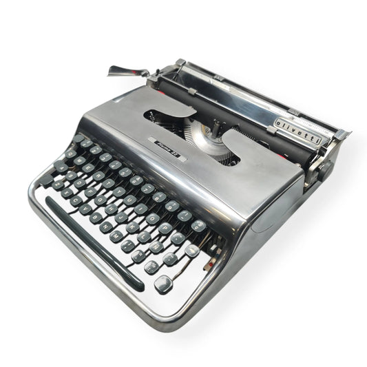 Olivetti Pluma 22 - Limited Polished Silver Edition Typewriter QWERTY- ElGranero Typewriter.Company