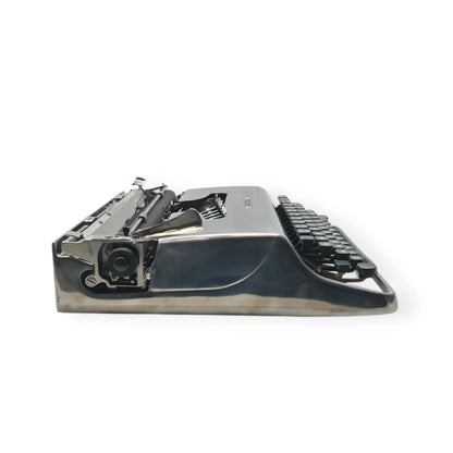 Olivetti Pluma 22 - Limited Polished Silver Edition Typewriter QWERTY ElGranero Typewriter.Company