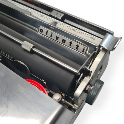 Olivetti Pluma 22 - Limited Polished Silver Edition Typewriter QWERTY ElGranero Typewriter.Company