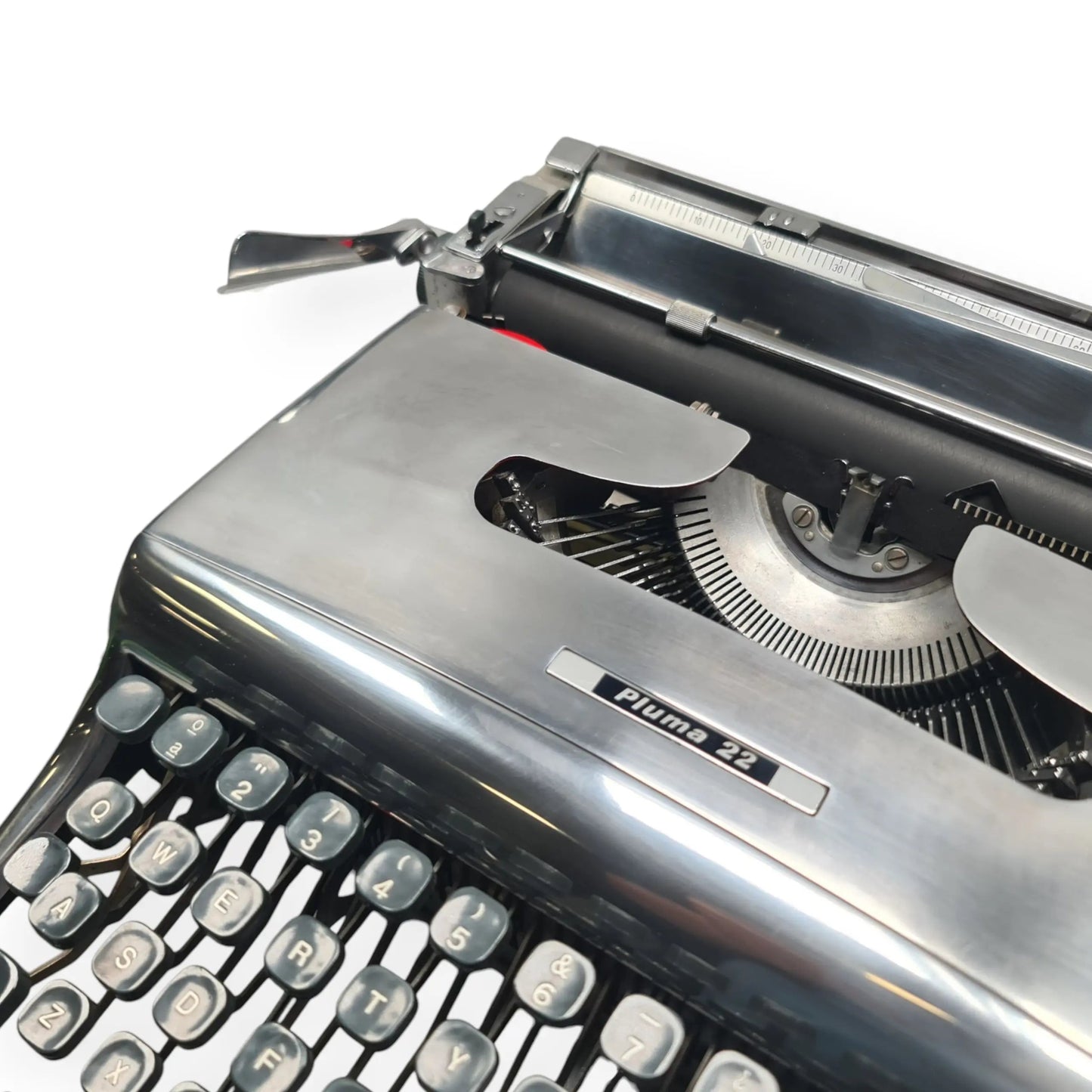 Olivetti Pluma 22 - Limited Polished Silver Edition Typewriter QWERTY  ElGranero Typewriter.Company